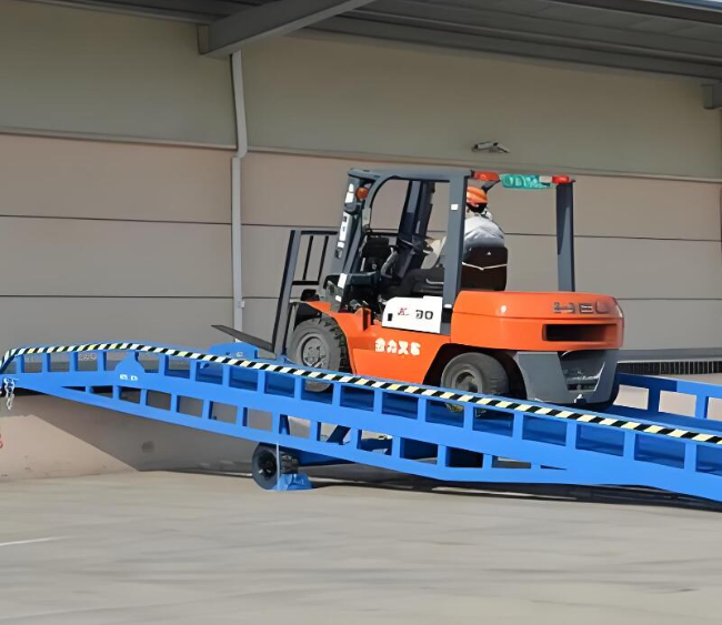 海东移动式卸货平台（叉车用）
